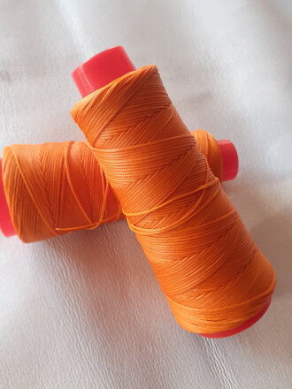 Voskovaná niť oranžová, 1,0 mm