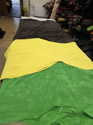 Hovädzí velúr bledozelený