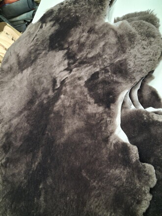 Tmavohnedá kožušina "N"