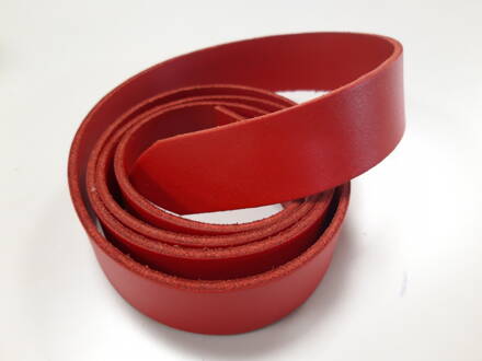 Kožený opaskový pás, červený, hladký, tenký