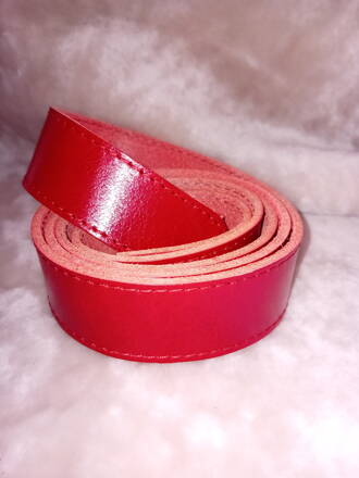Kožený opaskový pás červený (červené prešitie)