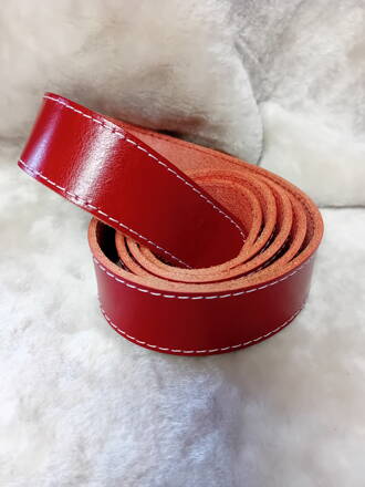 Kožený opaskový pás červený (biele šitie)