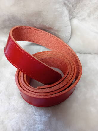 Kožený opaskový pás červený (červené šitie)