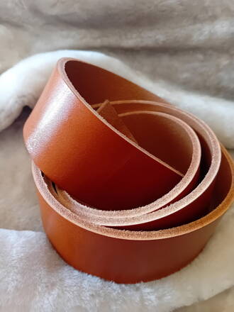 Kožený opaskový pás koňakovej farby (nešitý, hladký)