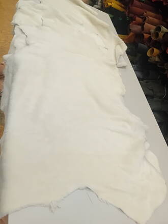 Biela kožušina "T"