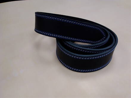 Kožený opaskový pás, čierny (modro-biele šitie)